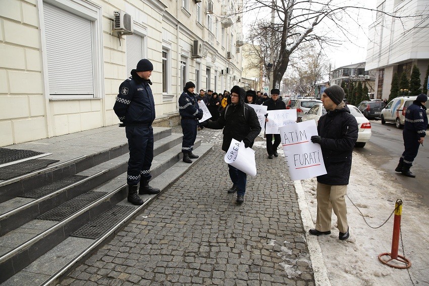 „Țara trece la tizic". Protestul actualei Guvernări, în anul 2018, în fața sediului ANRE