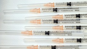 OMS: Ne îndreptăm spre o penurie de seringi în 2022. Există riscul să nu mai poată fi făcute nici vaccinurile specifice copilăriei