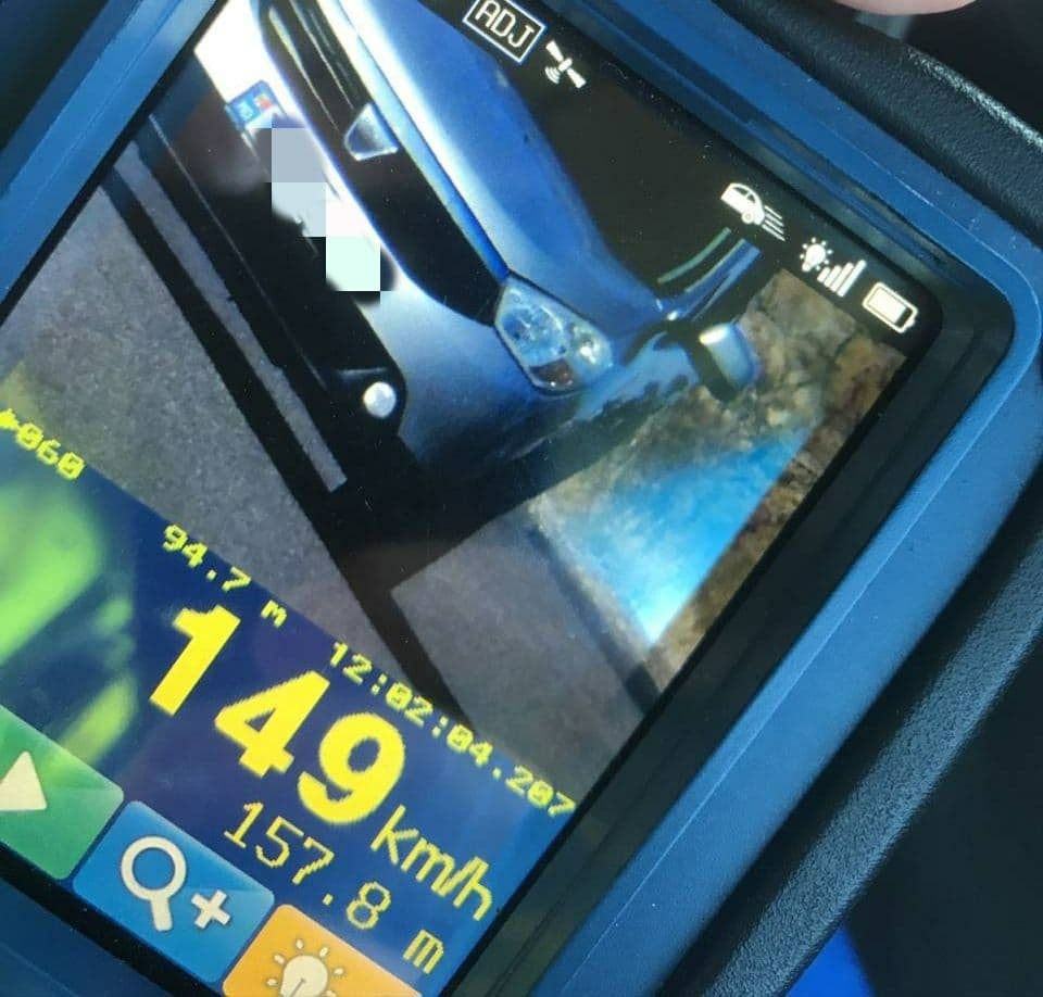 FOTO // Cu 149 km/h prin localitate. Isprava unui șofer de 20 de ani
