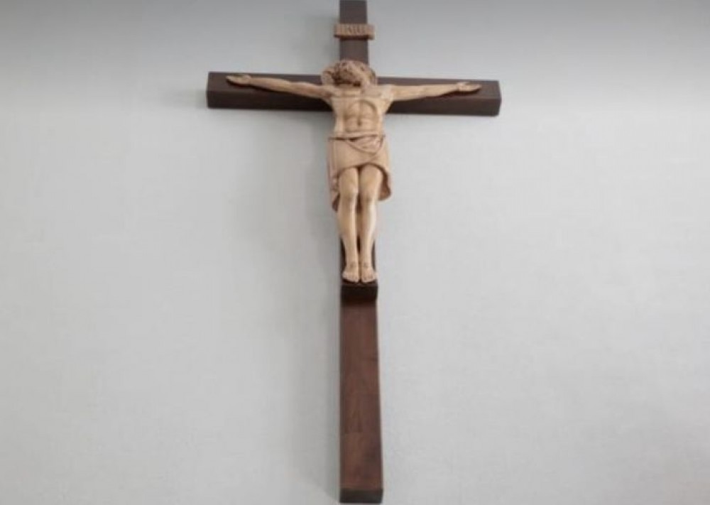 „Sunt creștin, nu pot să fiu de altă părere” - Președintele A.O. „Ștefan cel Mare și Sfânt” despre crucifixul de la MAI