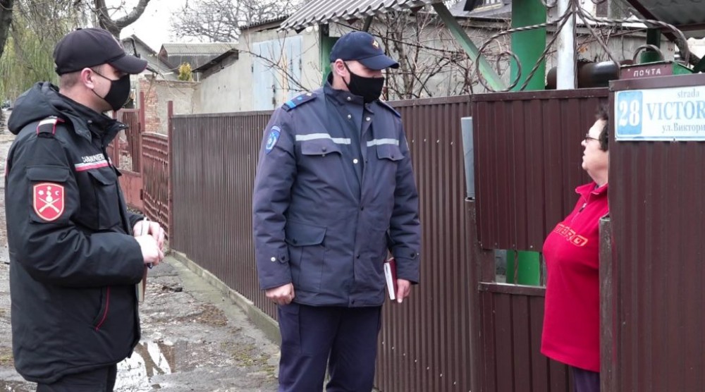 „BUNA ZIUA” a ajuns la Bălți! Angajații MAI au bătut la porțile mai multor orășeni