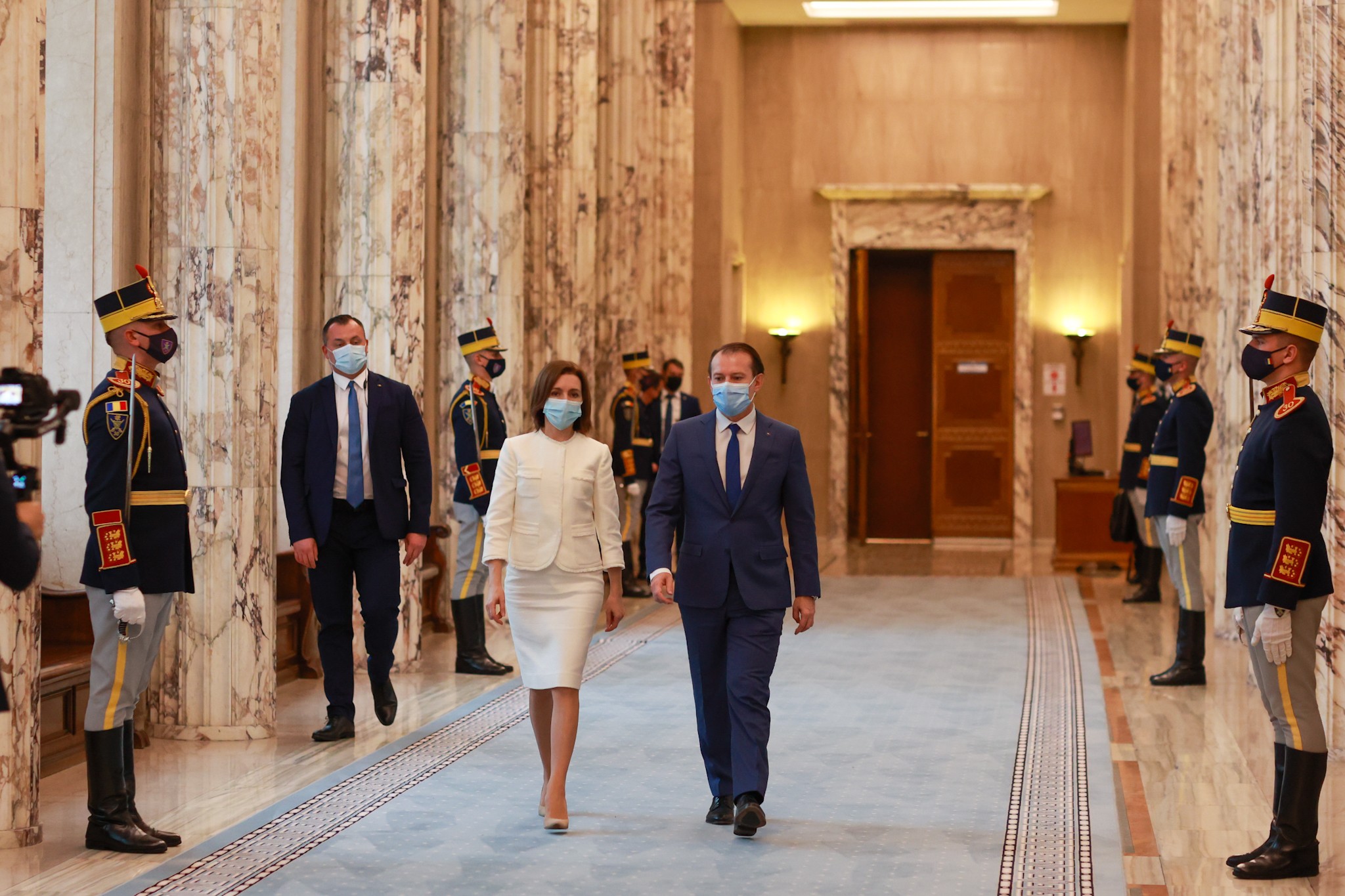 FOTO // Maia Sandu a avut întrevederi cu conducerea Guvernului şi Parlamentului României