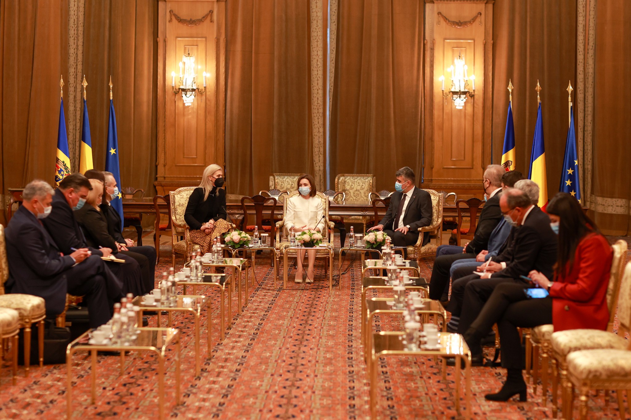 FOTO // Maia Sandu a avut întrevederi cu conducerea Guvernului şi Parlamentului României
