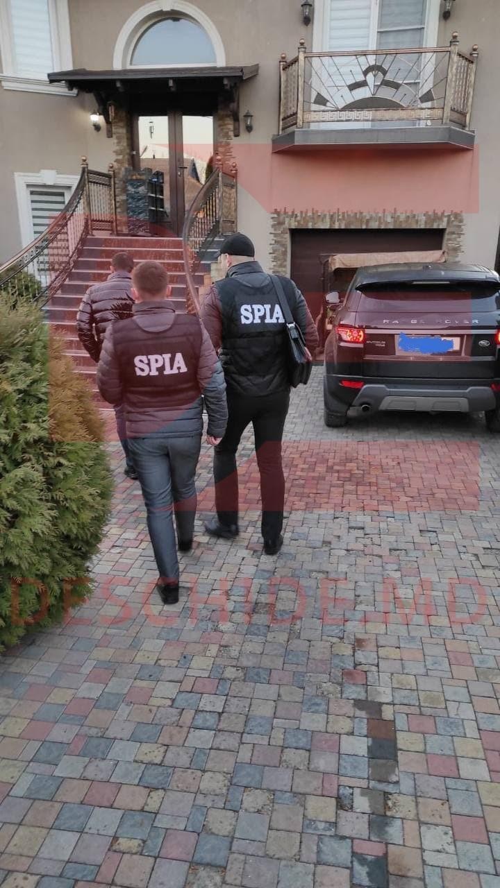 FLASH // Ofițerii SPIA au descins cu percheziții vila de lux a unui șef din cadrul INSP