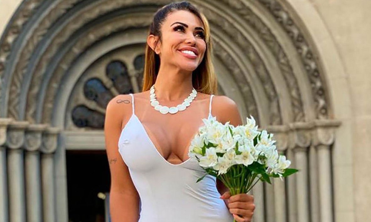 Femeia care s-a căsătorit cu ea însăși, iar acum divorțează. Motivul este halucinant