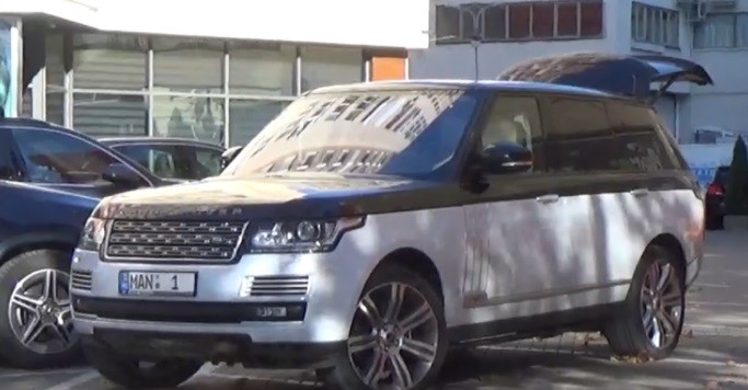 VIDEO // Anticorupție: Chefuri, mașini și case de lux - Cum își cheltuie „penalul” Rizea banii la Chișinău