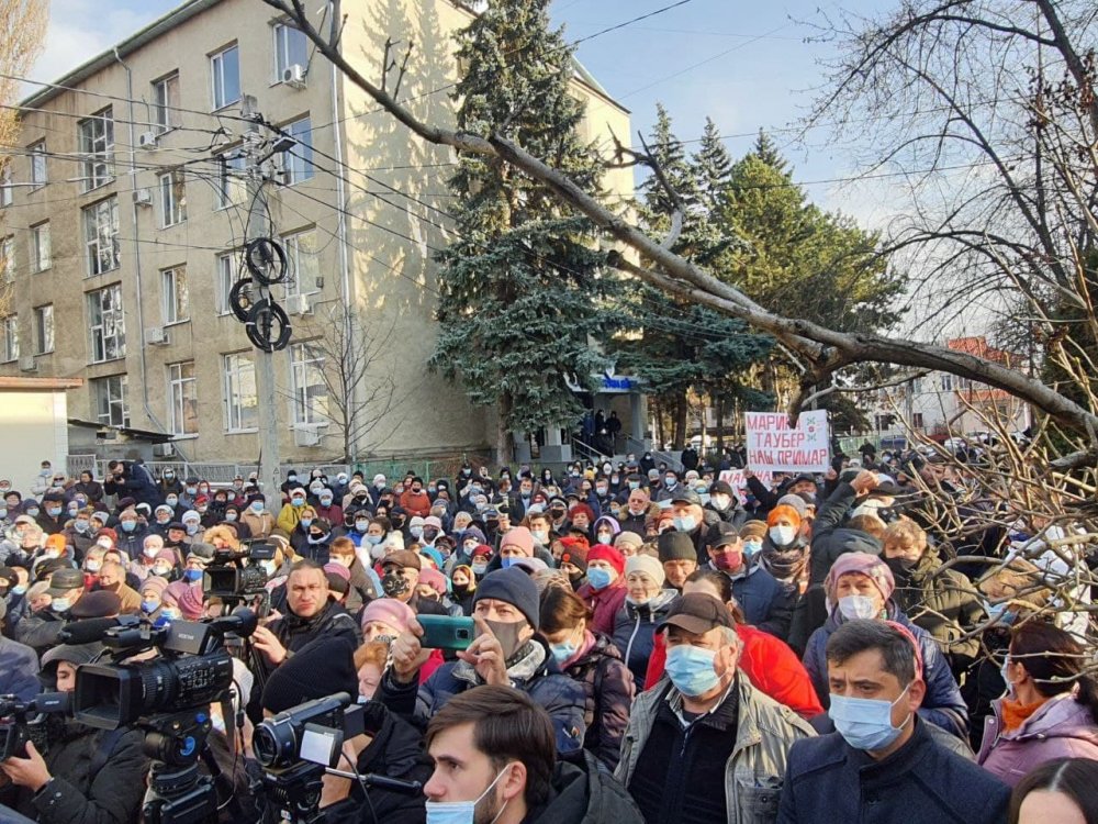 FOTO // Protest MASIV la Bălți. Mii de bălțeni s-au adunat în fața Judecătoriei pentru a o susține pe Marina Tauber