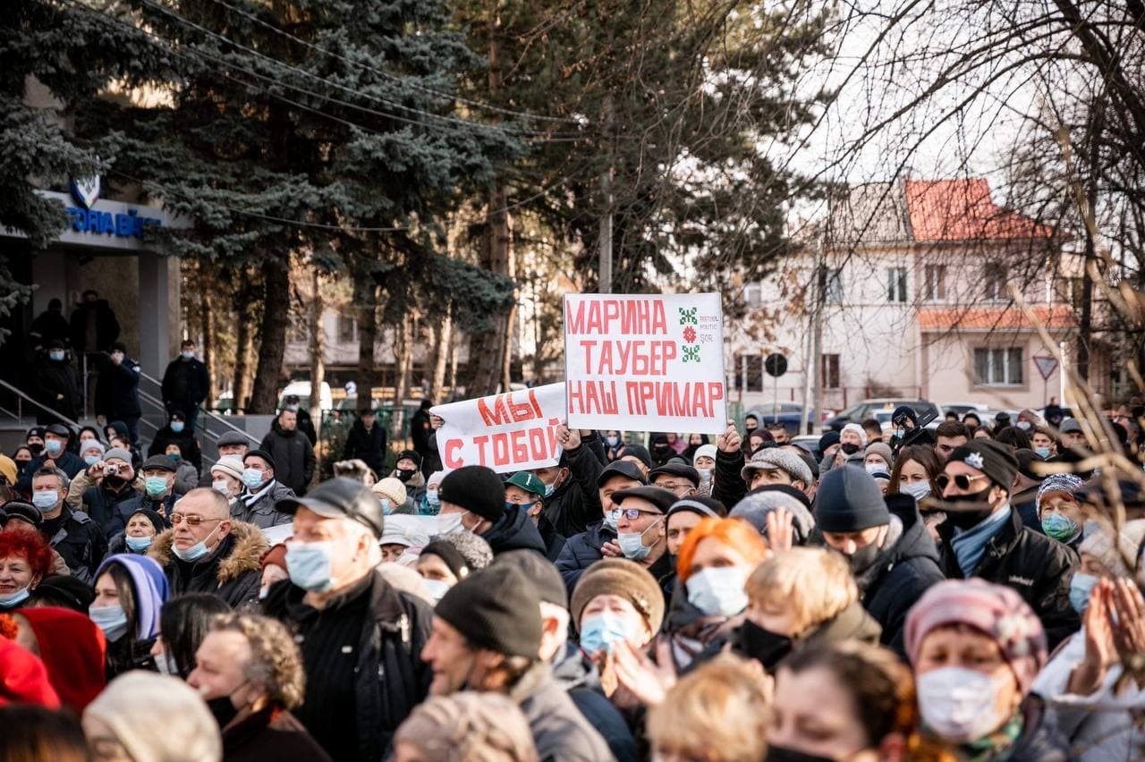 FOTO // Protest MASIV la Bălți. Mii de bălțeni s-au adunat în fața Judecătoriei pentru a o susține pe Marina Tauber