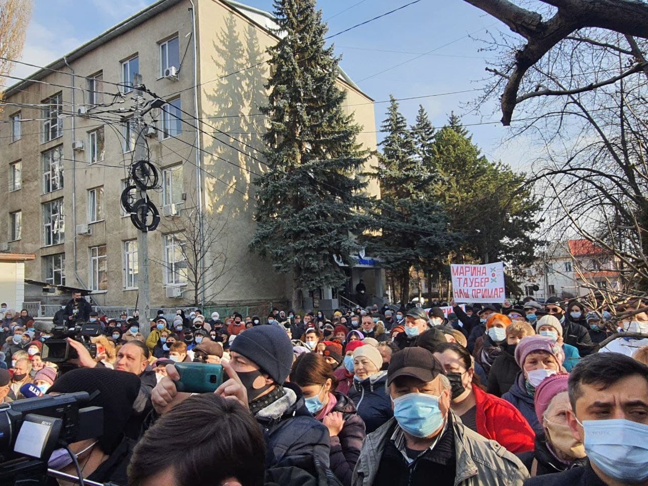 FOTO // Protest MASIV la Bălți. Mii de bălțeni s-au adunat în fața Judecătoriei pentru a o susține pe Marina Tauber