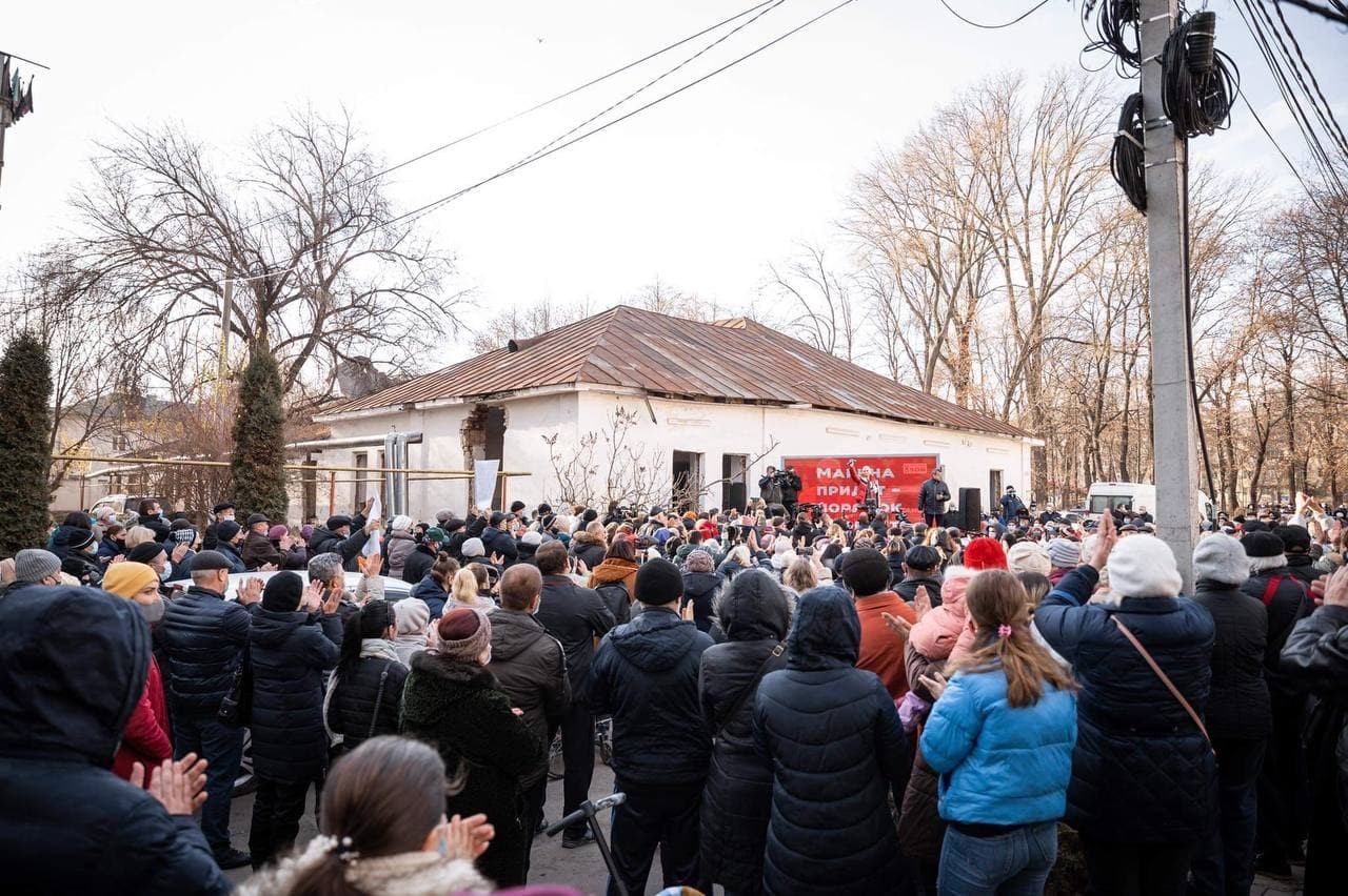 FOTO // Protest MASIV la Bălți. Mii de bălțeni s-au adunat în fața Judecătoriei pentru a o susține pe Marina Tauber