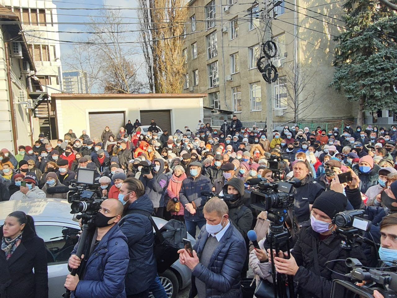 FOTO // Protest MASIV la Bălți. Mii de bălțeni s-au adunat în fața Judecătoriei pentru a o susține pe Marina Tauber