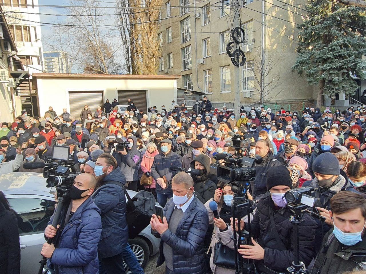 FOTO // Protest MASIV la Bălți. Mii de bălțeni s-au adunat în fața Judecătoriei pentru a o susține pe Marina Tauber
