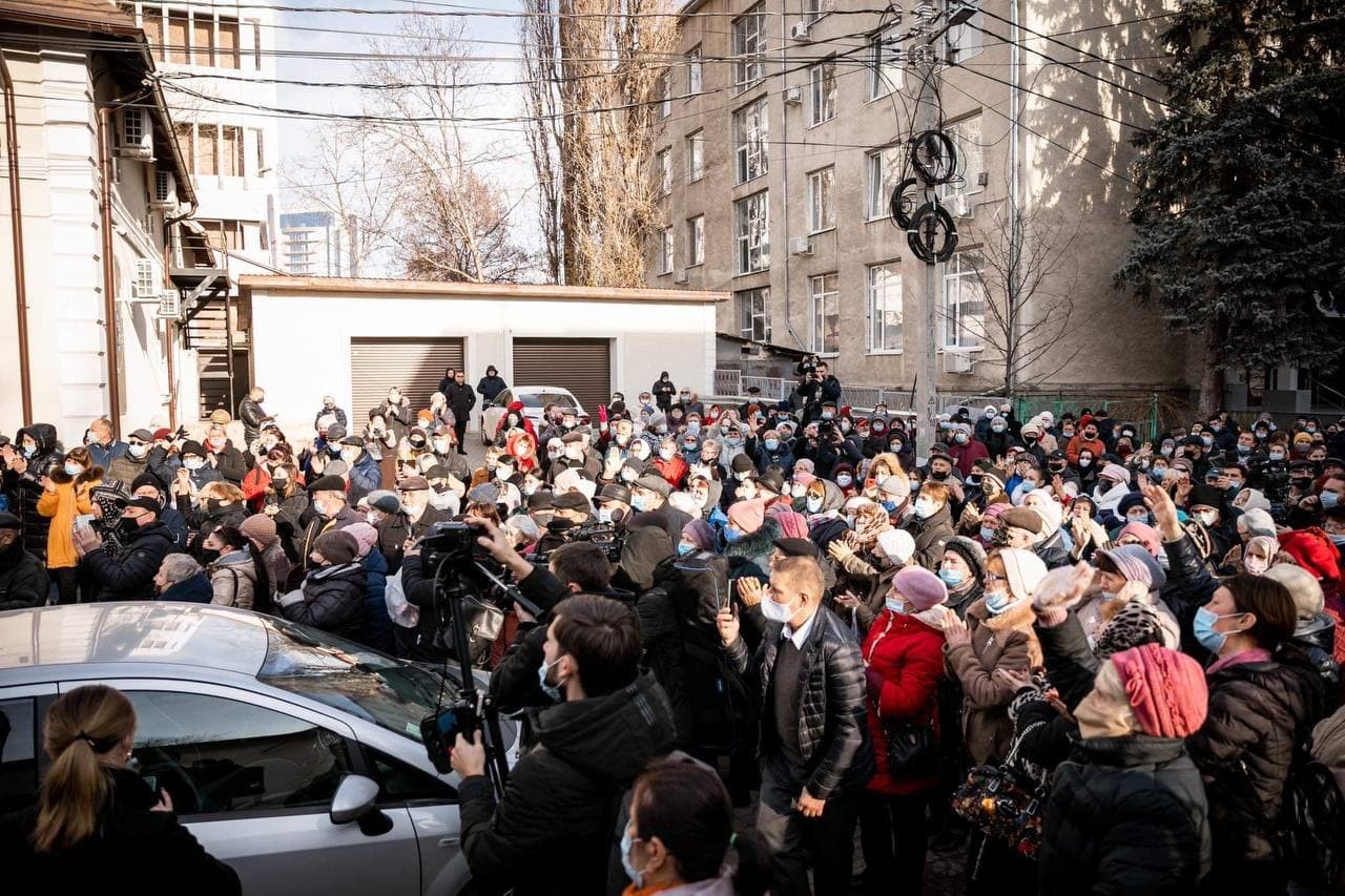 FOTO // Protest MASIV la Bălți. Mii de bălțeni s-au adunat în fața Judecătoriei pentru a o susține pe Marina Tauber