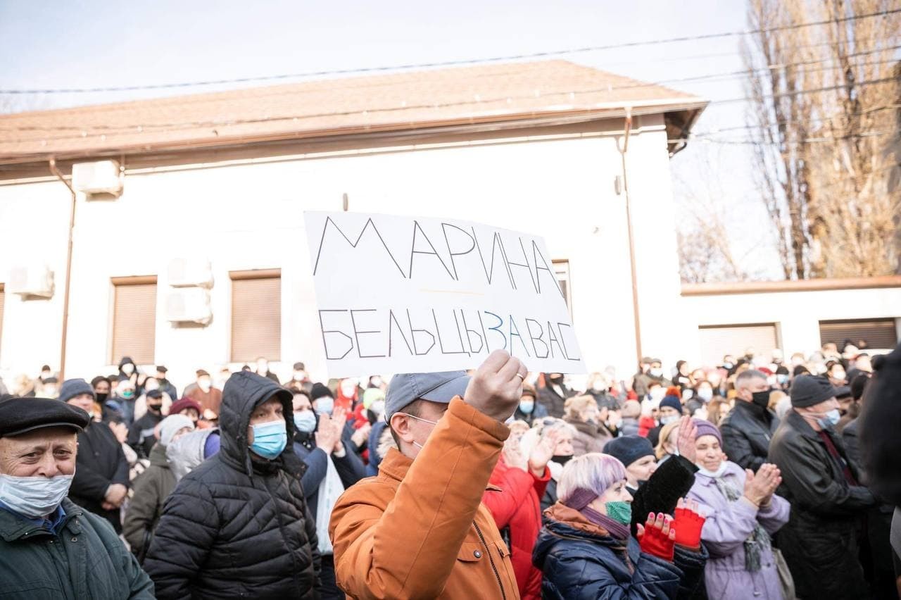 FOTO // Protest MASIV la Bălți. Mii de bălțeni s-au adunat în fața Judecătoriei pentru a o susține pe Marina Tauber