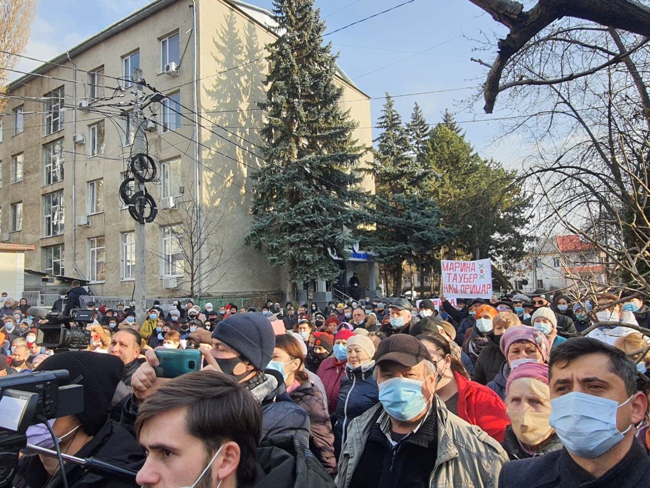 FOTO // Protest MASIV la Bălți. Mii de bălțeni s-au adunat în fața Judecătoriei pentru a o susține pe Marina Tauber