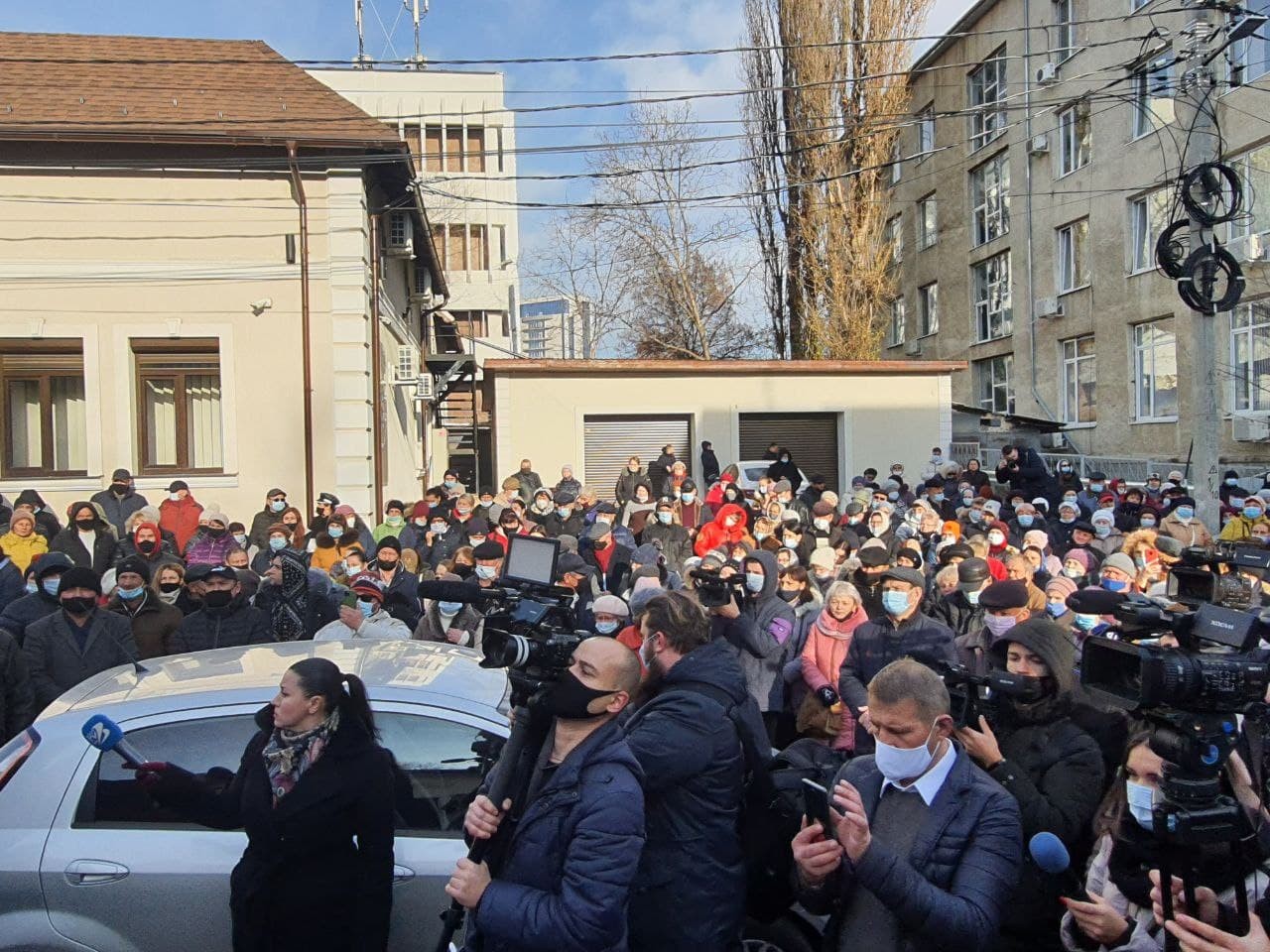 FOTO // Protest MASIV la Bălți. Mii de bălțeni s-au adunat în fața Judecătoriei pentru a o susține pe Marina Tauber