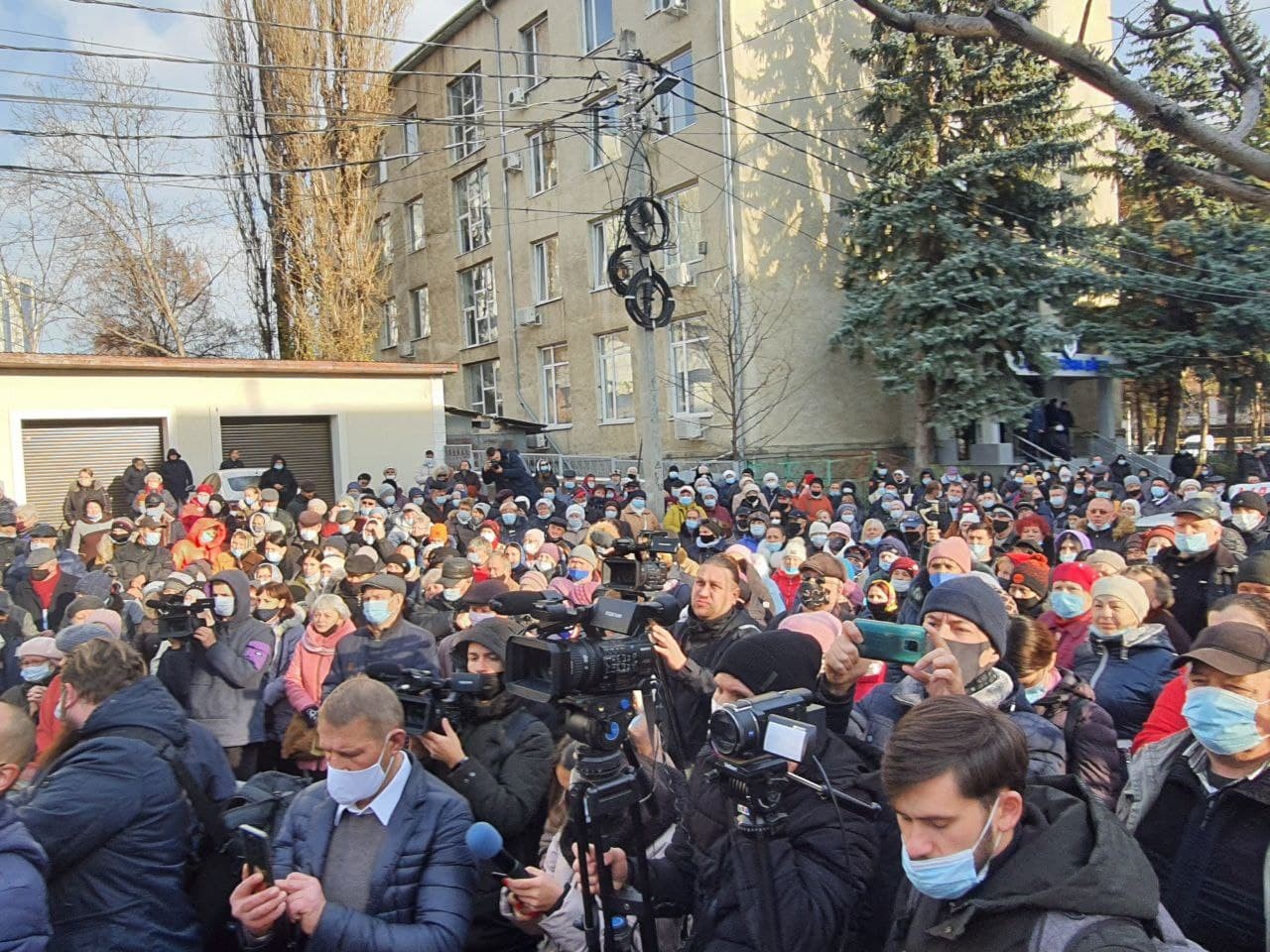 FOTO // Protest MASIV la Bălți. Mii de bălțeni s-au adunat în fața Judecătoriei pentru a o susține pe Marina Tauber
