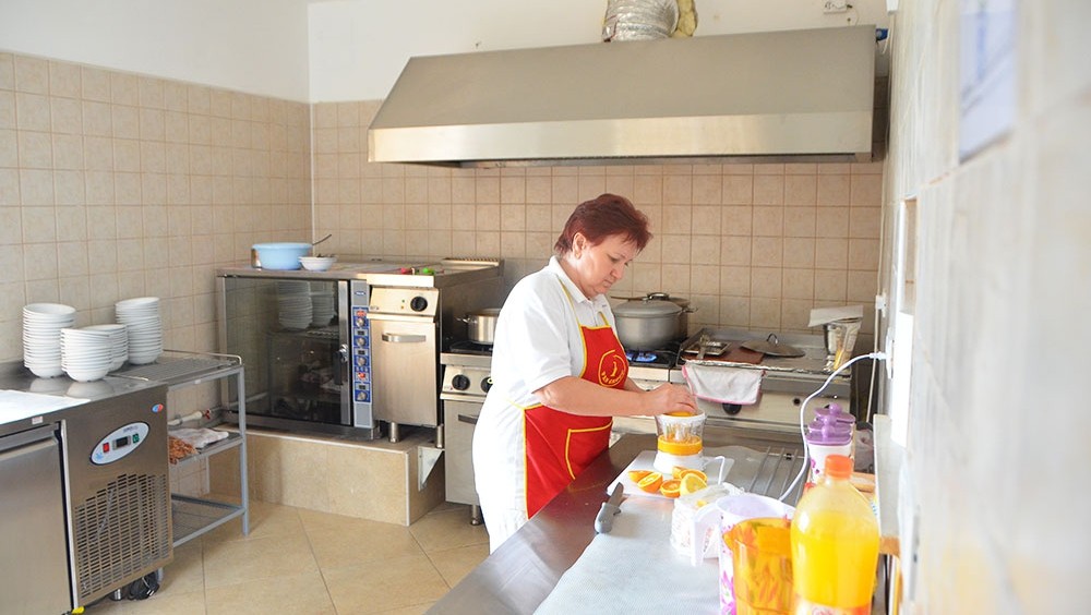 Ceban cere deputaților să majoreze salariul bucătarilor din instituțiile de învățământ
