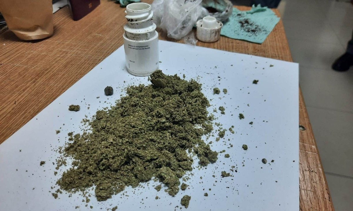 FOTO // Un moldovean a fost prins în România cu 61 grame de marijuana