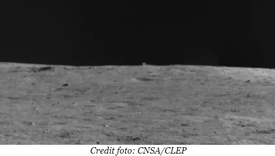 FOTO // „O colibă misterioasă” descoperită pe suprafața nevăzută a Lunii