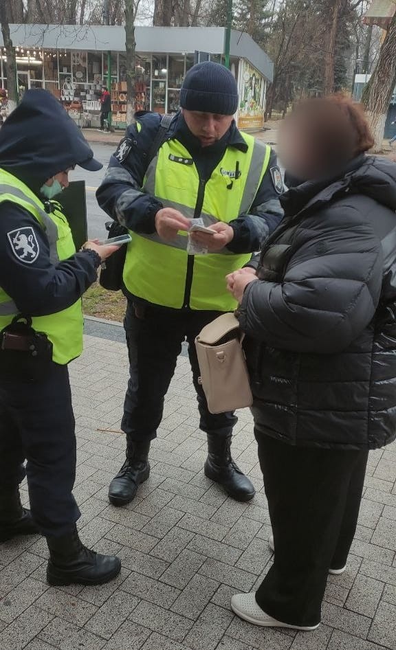 O femeie de 59 de ani a pierdut astăzi pe o stradă din capitală 15.000 de lei. Cine i-a returnat