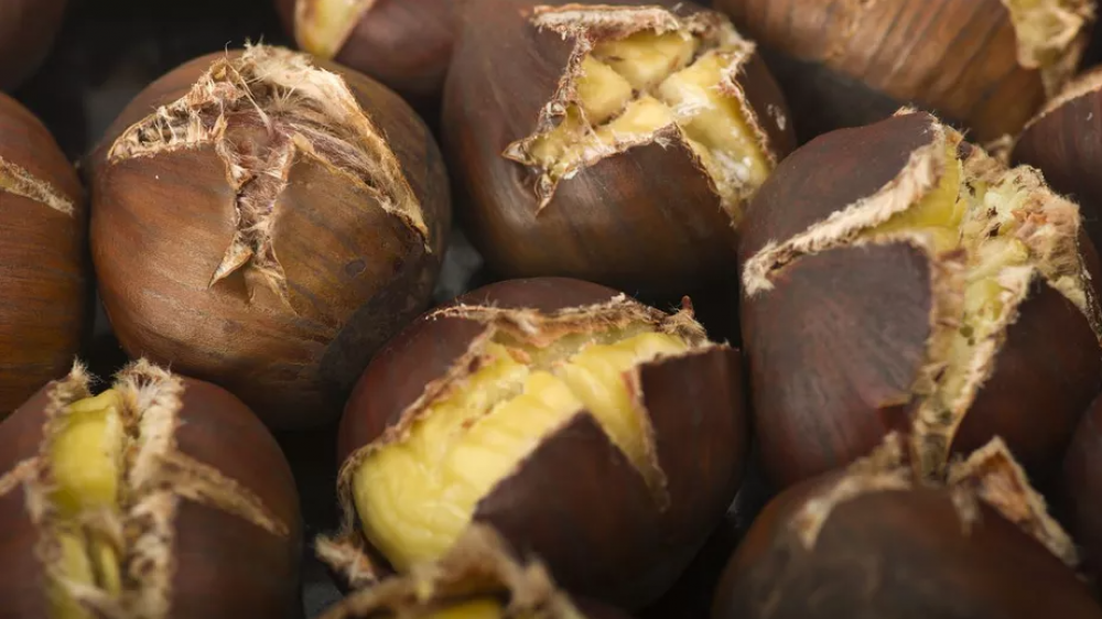 Dieta cu castane coapte, ideală în timpul iernii. Ce beneficii au aceste fructe-minune