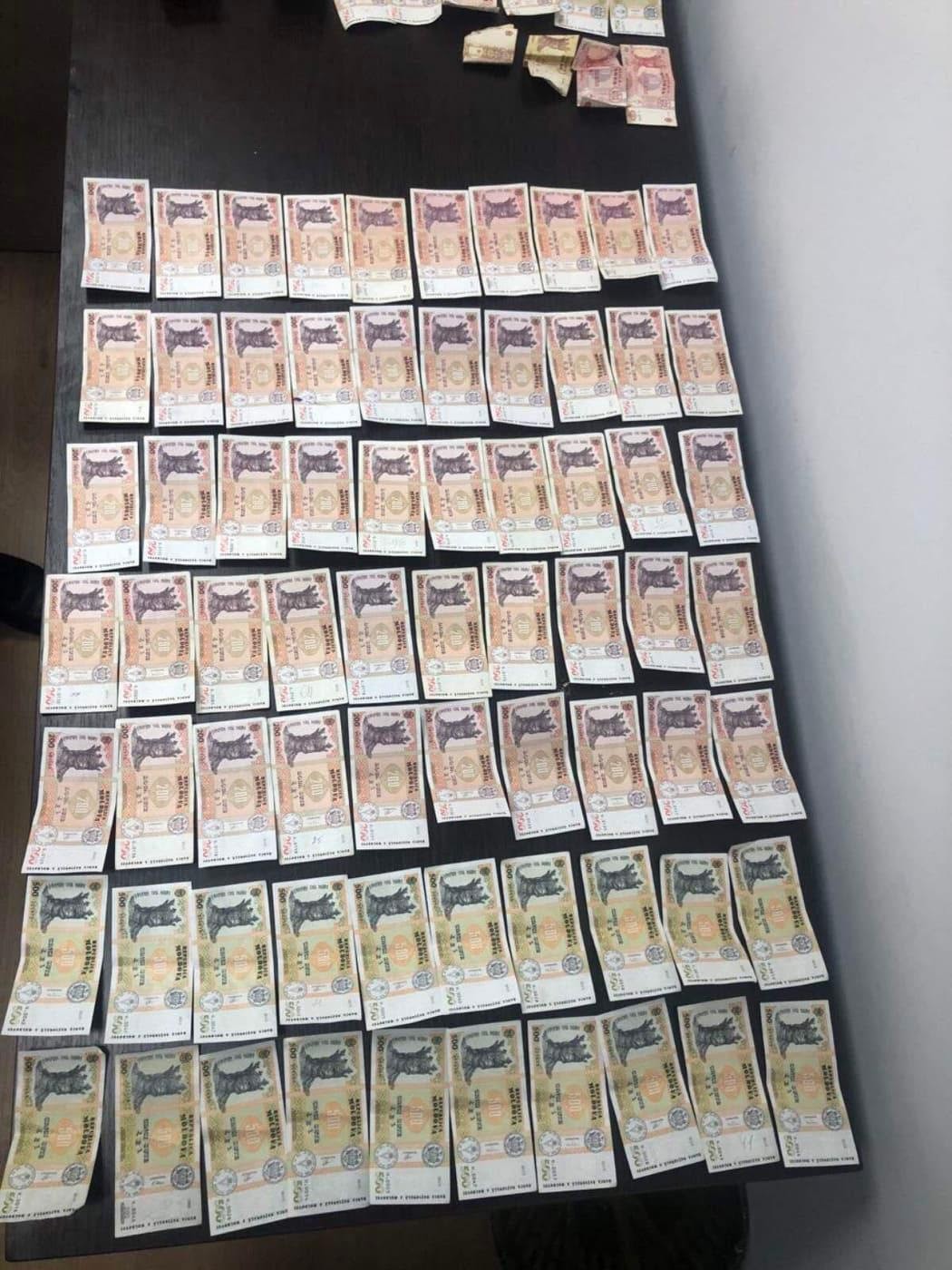 Un avocat și complicele acestuia – reținuți în flagrant pentru trafic de influență