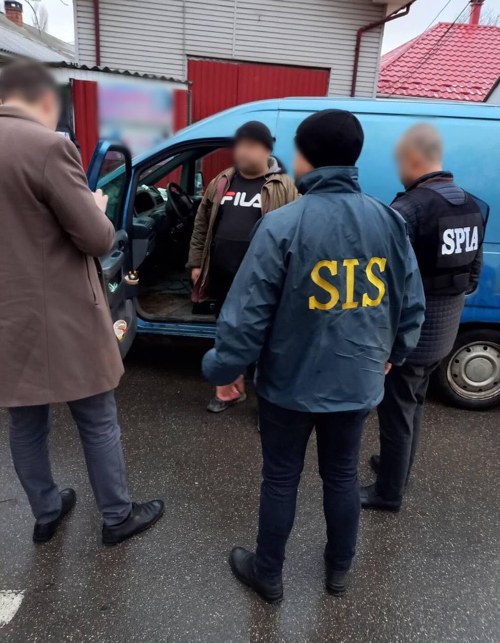 Un avocat și complicele acestuia – reținuți în flagrant pentru trafic de influență