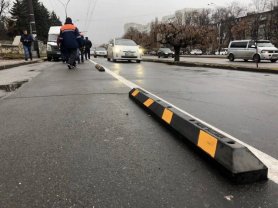 FOTO // Pe bulevardul Dacia se amenajează o pistă pentru bicicliști