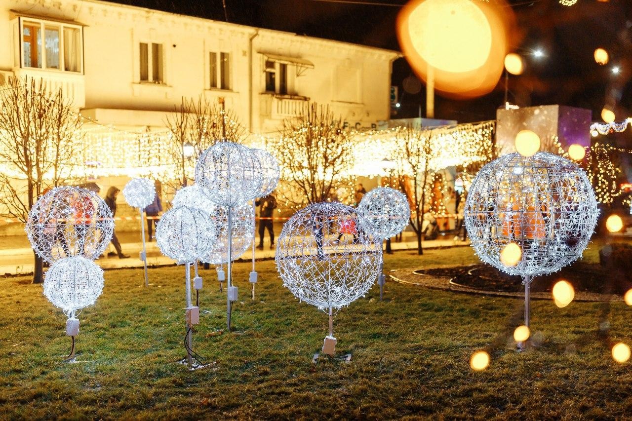 FOTO // Cel mai mare pom de Crăciun din țară a fost inaugurat. Ilan Șor: Orheiul a devenit pentru al șaptelea an consecutiv capitala sărbătorilor de iarnă