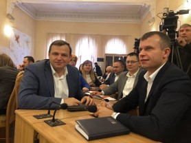 Voturi contra scheme în CMC. Consilierii Platformei DA au bătut palma cu socialiștii în vederea votării bugetului
