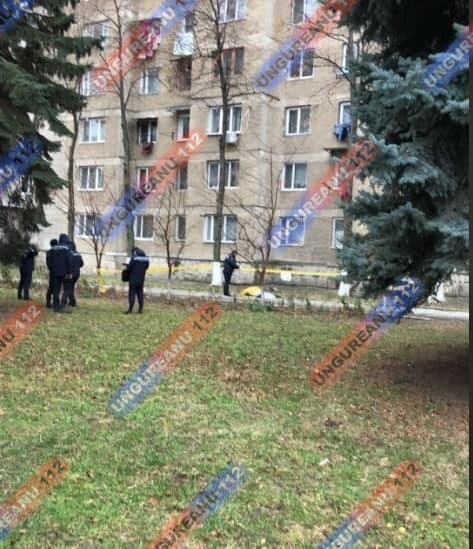 FOTO // UPDATE: Tragedie în Capitală. O tânără a căzut în gol de la etajul superior al unui bloc de locuințe