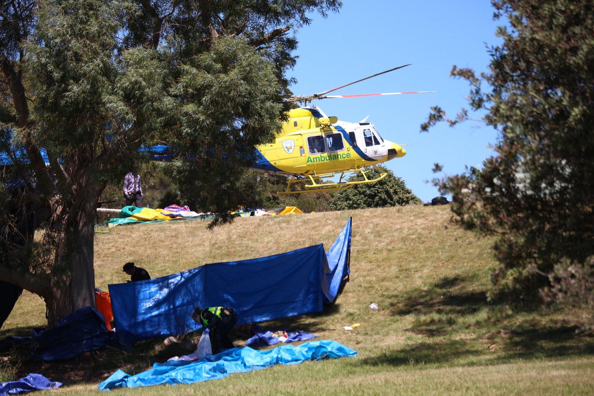 Cinci copii au murit după ce castelul gonflabil în care se aflau a fost luat de vânt în Australia. Au căzut în gol de la 10 metri