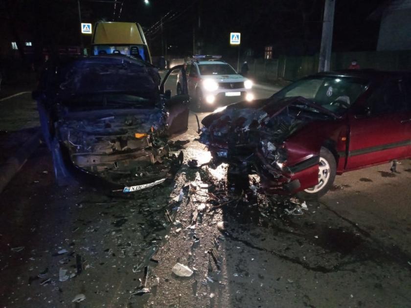 FOTO // Accident VIOLENT la Bălți. Un șofer beat a tamponat două automobile, iar o minoră a ajuns la spital