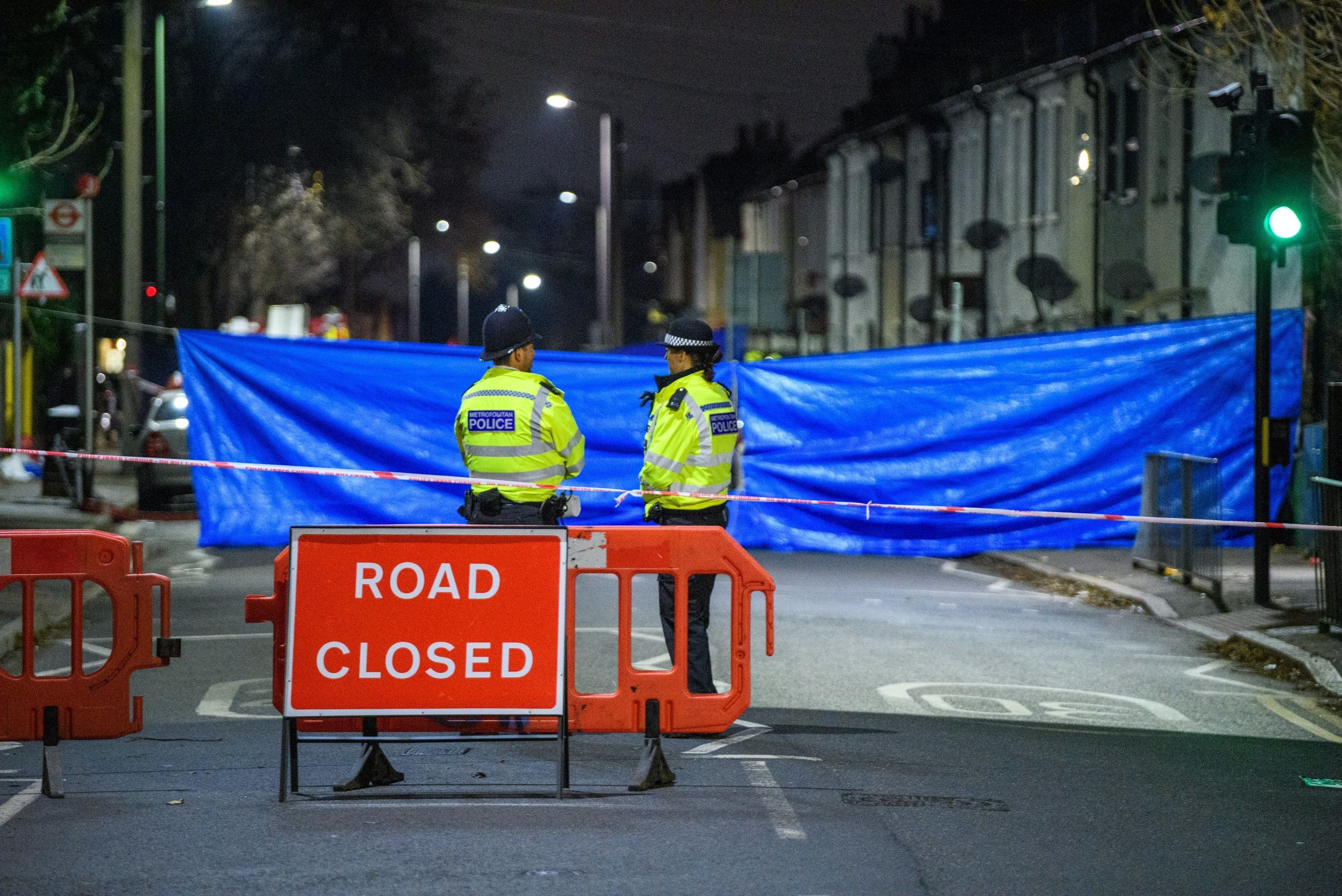 FOTO/VIDEO +18 // Tragedie de proporții în Londra: 4 copii au murit într-un incendiu