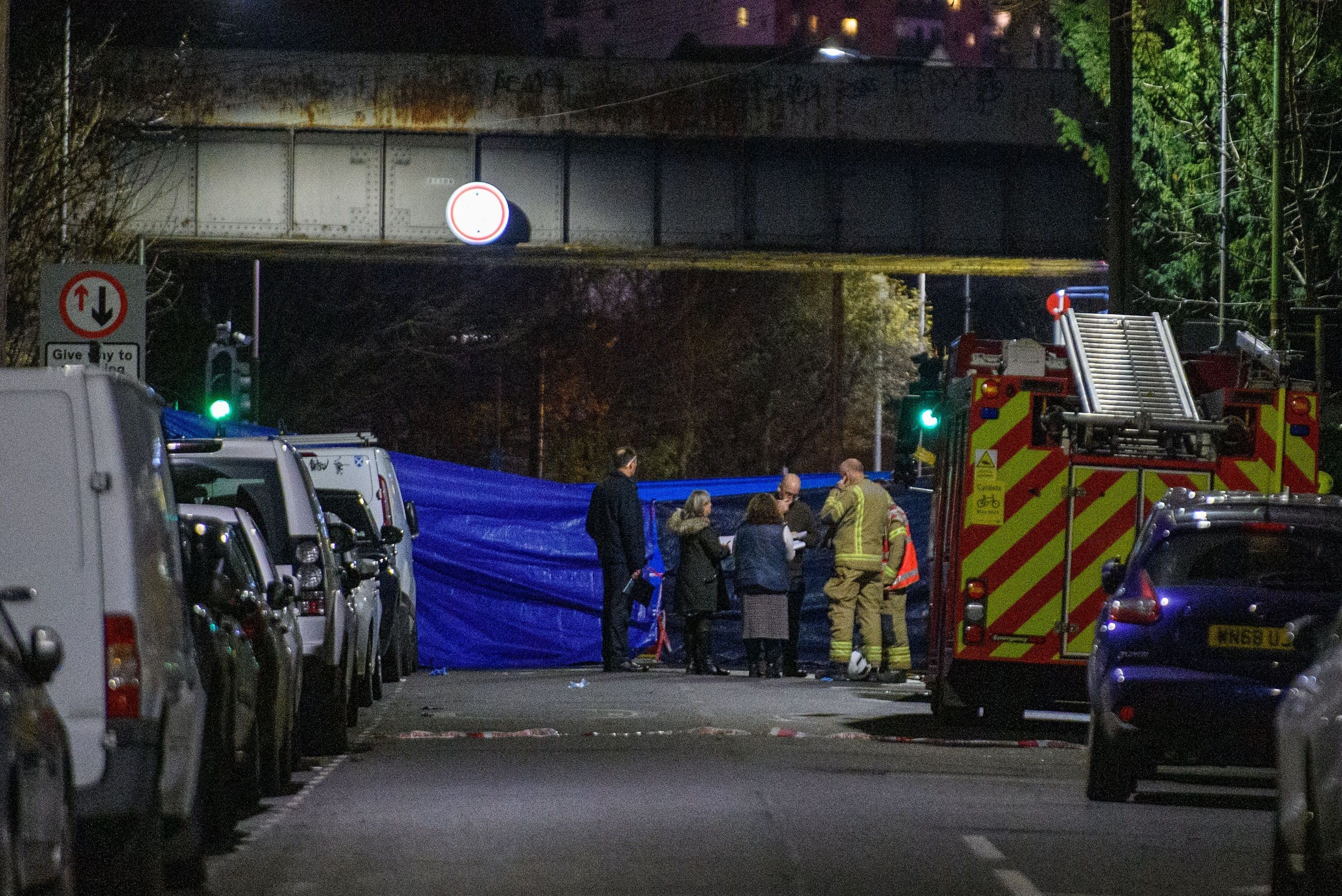 FOTO/VIDEO +18 // Tragedie de proporții în Londra: 4 copii au murit într-un incendiu