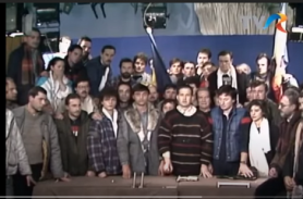 Românul care-și vinde puloverul cu care a participat la Revoluție. Ce i-a motivat decizia