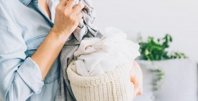 Trucuri pentru a scăpa de mirosul neplăcut de pe haine. 4 soluții și metode simple