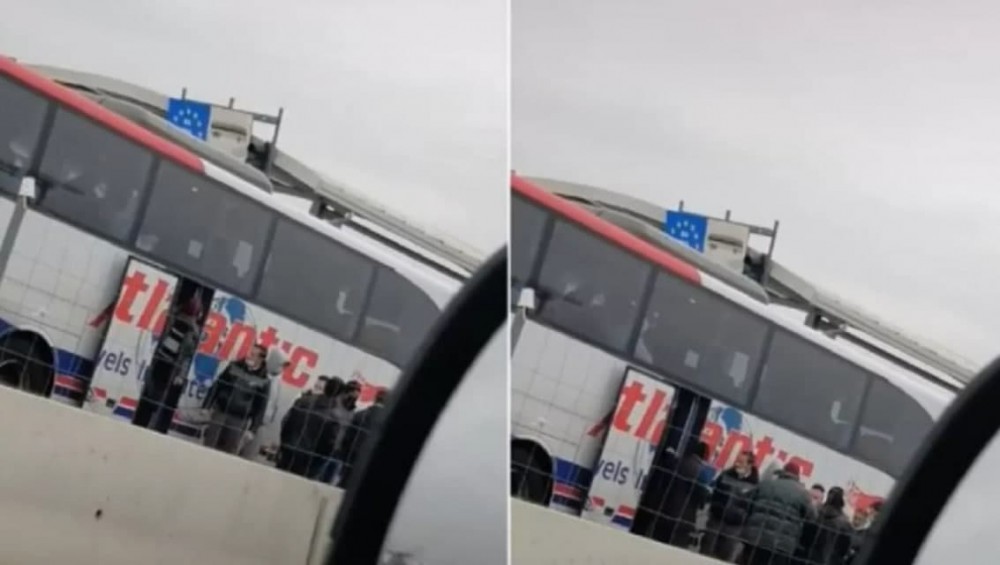 VIDEO // „Așa se trece vama fără să intri în carantină, cu 50 de euro!” Polițist, filmat în timp ce ar fi primit mită de la români sosiți din străinătate
