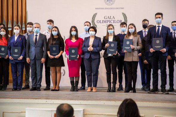 Premii pentru cei mai buni elevi și profesori, înmânate astăzi în cadrul Galei Olimpicilor 2021