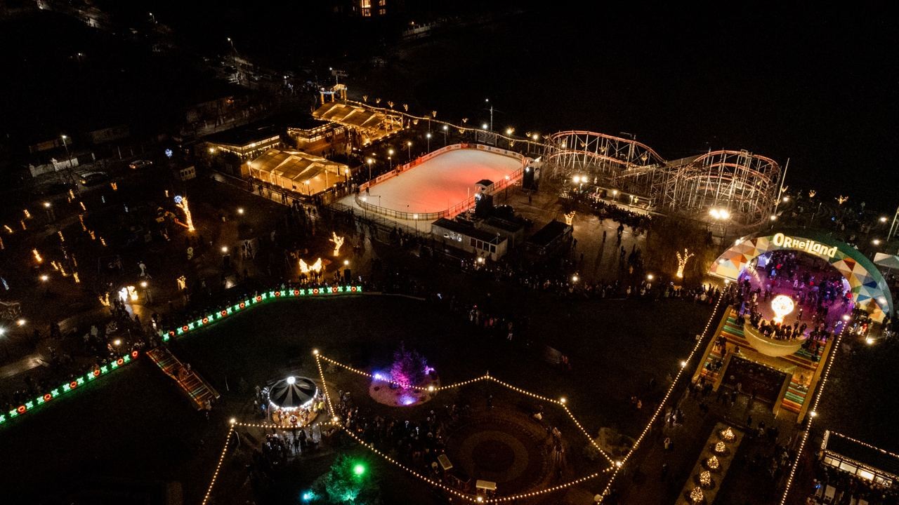 FOTO&VIDEO // S-a deschis cel mai frumos Târg de Crăciun din țară. Toată Moldova a venit la Orheiland