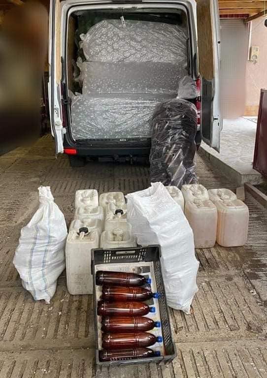 FOTO // REVOLTĂTOR! Cadouri pentru copii cu termen expirat urmau să fie comercializate