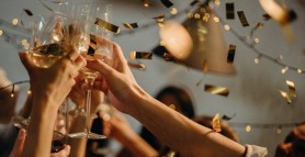 Ce să porți de Revelion, în funcție de zodie. Recomandări de culori norocoase, accesorii și pietre prețioase pentru fiecare nativ