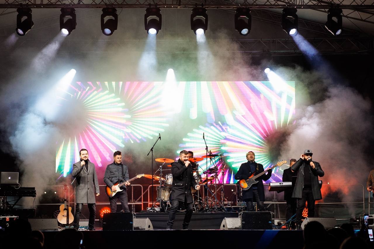 Concert de excepție, la OrheiLand, de Revelion! Mii de oameni au întâmpinat noul an într-o atmosferă de poveste