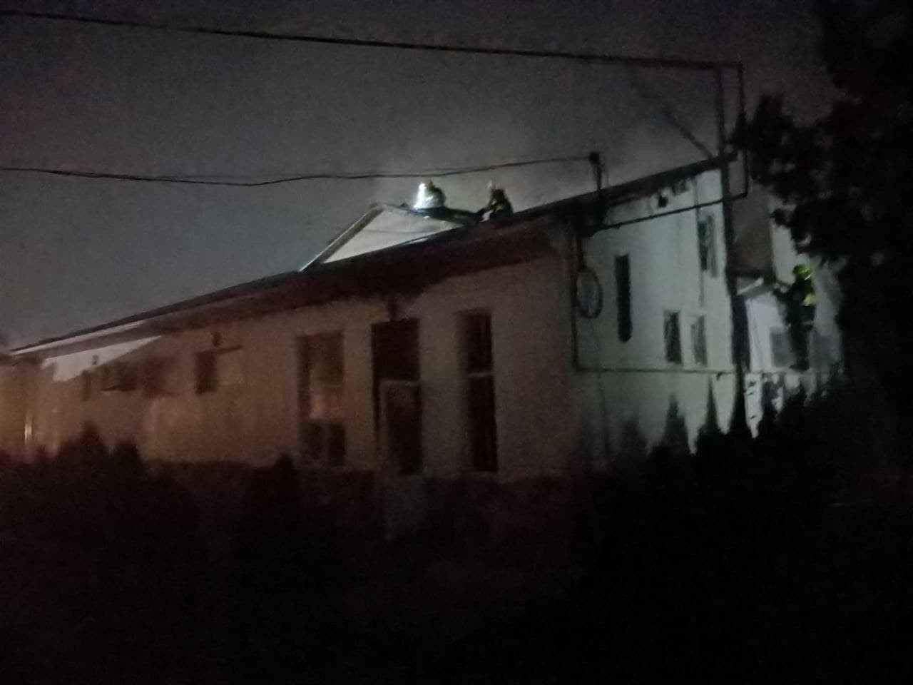FOTO // Incendiu la Ceadâr-Lunga. Un magazin alimentar a luat foc