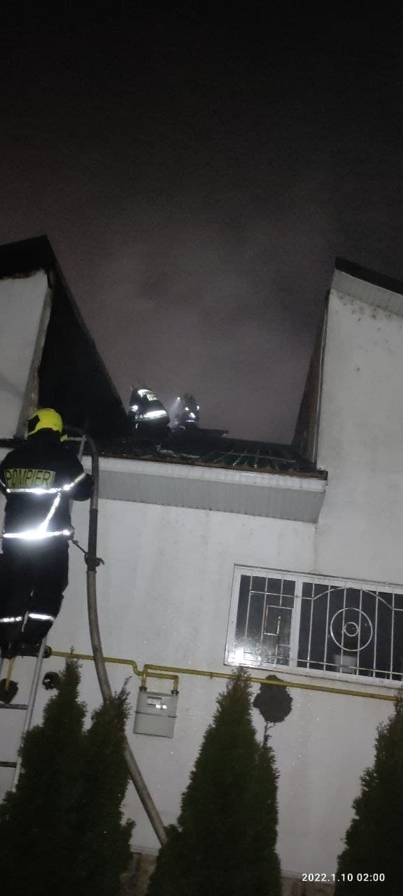 FOTO // Incendiu la Ceadâr-Lunga. Un magazin alimentar a luat foc