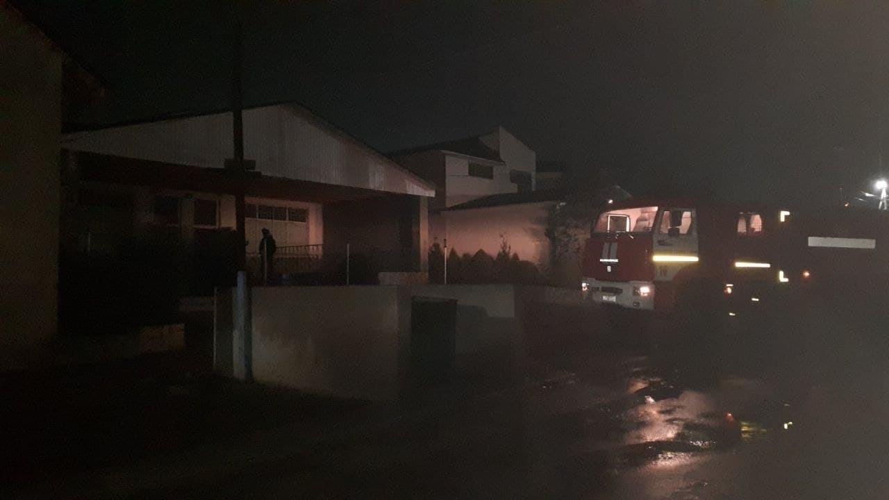 FOTO // Incendiu la Ceadâr-Lunga. Un magazin alimentar a luat foc