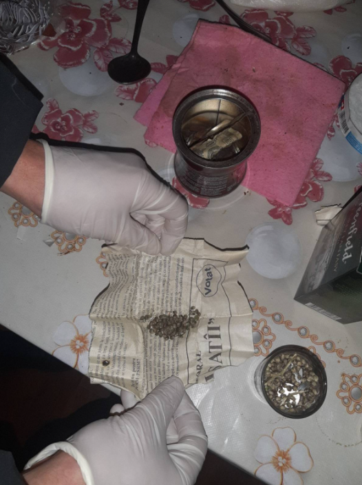 Droguri în valoare de 30.000 de lei, scoase din circuit de polițiștii din Strășeni