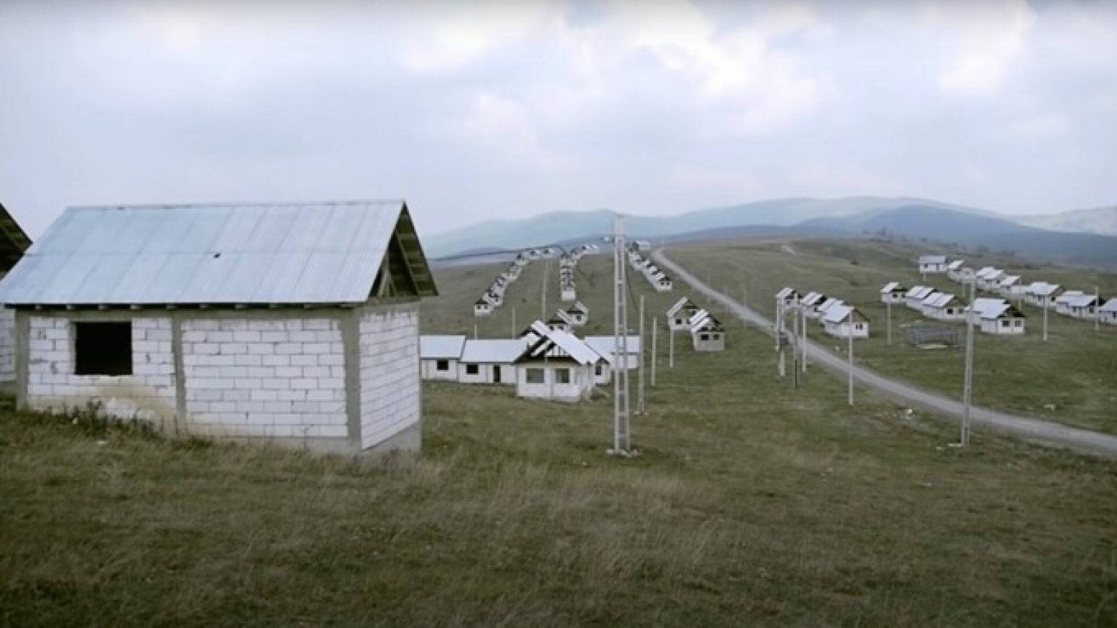 Locul din România unde casele se vând cu 250 de euro. Cine poate beneficia de ofertă