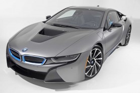 O doctoriţă umilită de iubitul căruia i-a împrumutat 7.000 de euro ca să-şi cumpere BMW